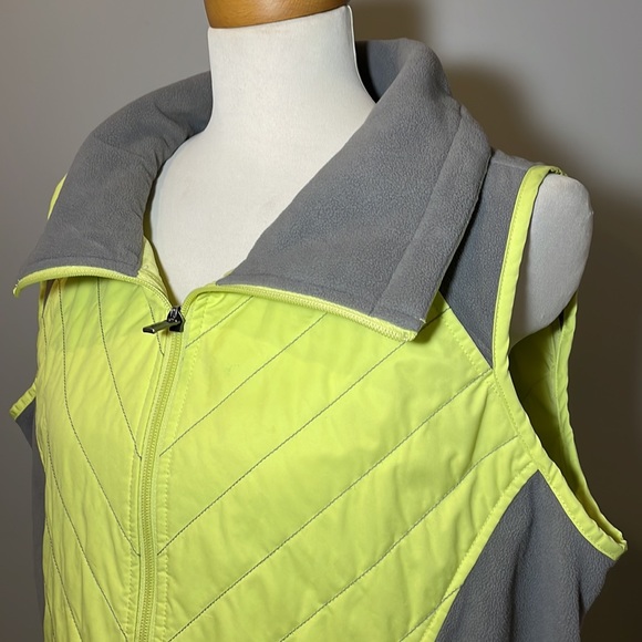 COLUMBIA Quilted Vest with fleece Panels Green / Gray X-LARGE - Picture 2 of 10